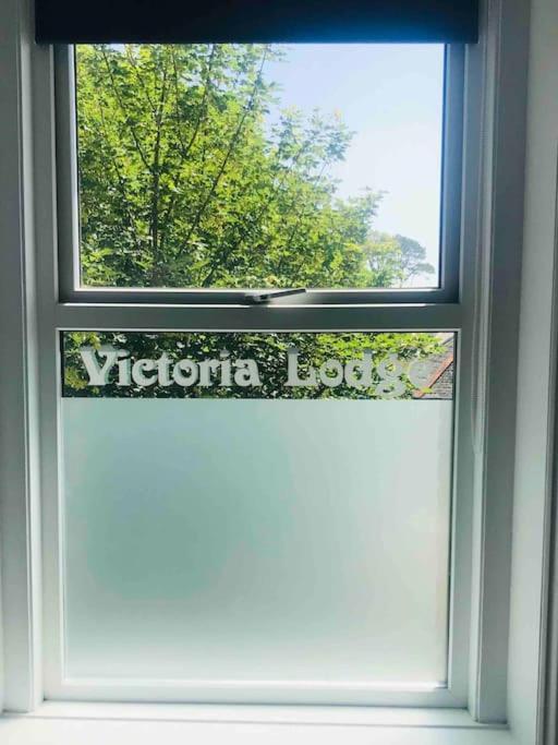 Victoria Boutique Lodge 'Stan" Sea View And Garden Apartment Ventnor Exteriör bild